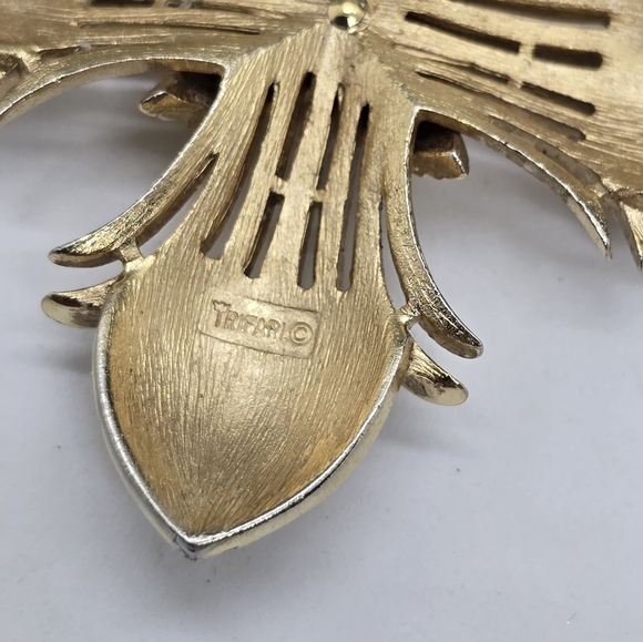 Vintage Trifari Gold Tone Maltese Cross Pin Brooch Vintage Pineapple Pinecone - Picture 6 of 6